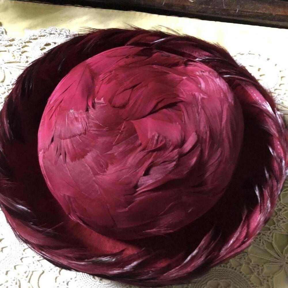 1920’s Cherry Red Wine Merlot Feather Hat. - Picture 5 of 8